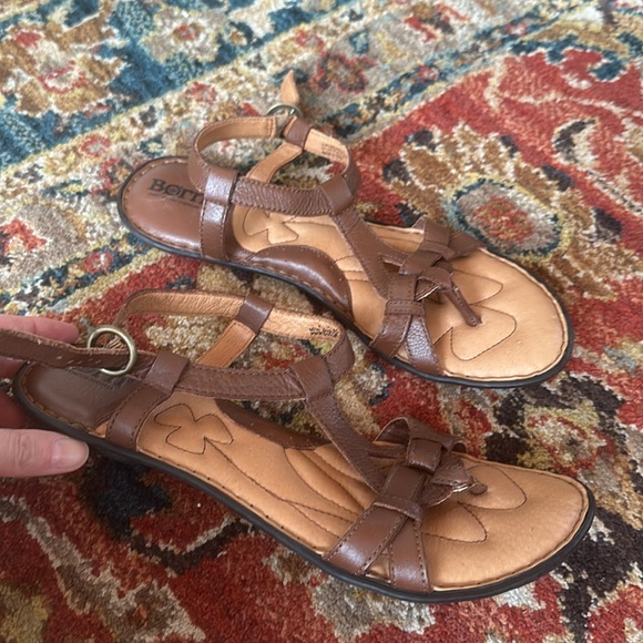 Born brown leather sandals.  Size 9 - Picture 2 of 4